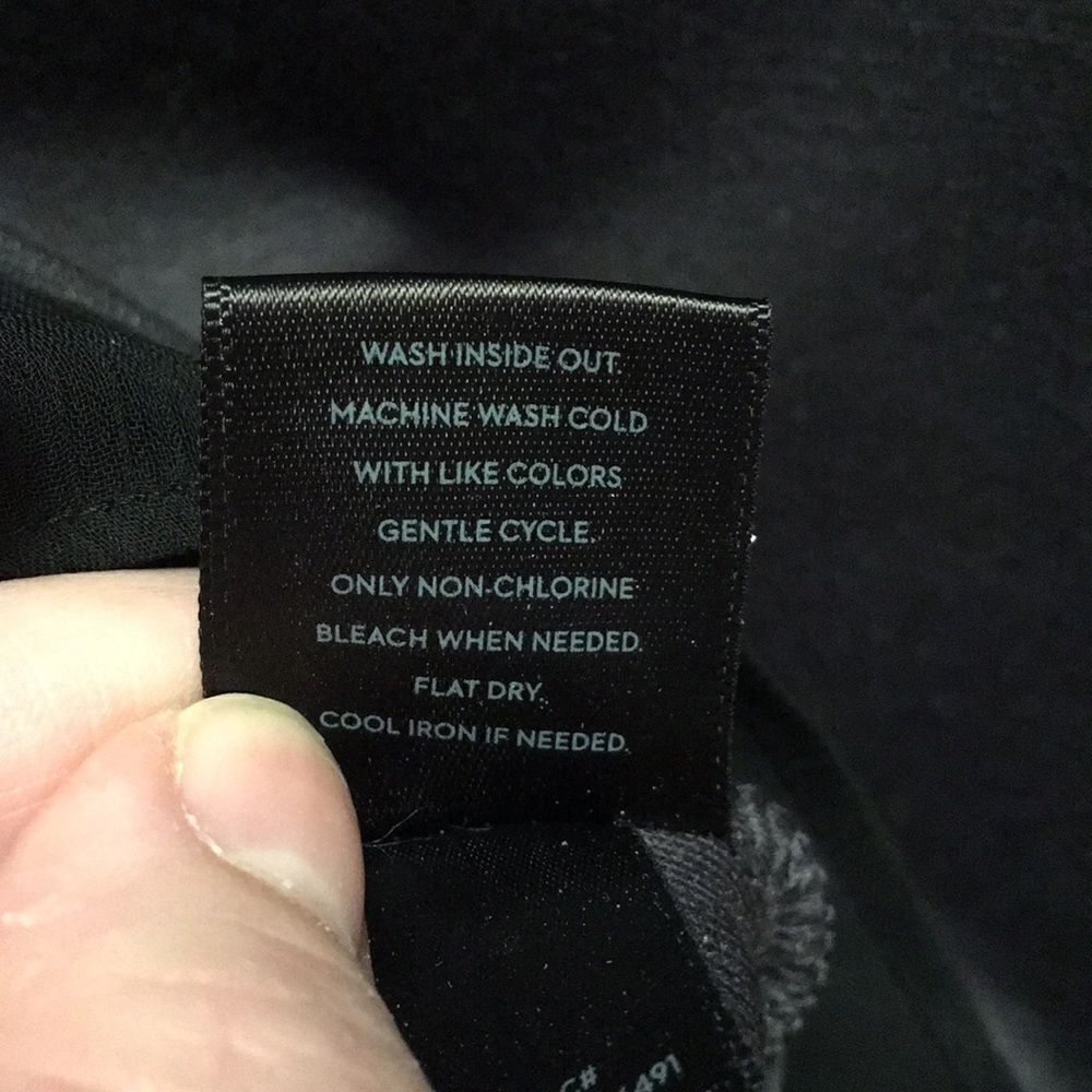3/$20 Simply Vera by Vera Wang L/S Top - Picture 8 of 8